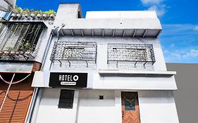 Hotel O Khar East Near Railway Station